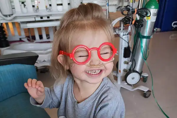 Transplant_Struen_glasses